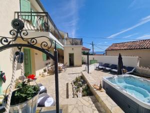 Holiday house Villa Marea with jacuzzi
