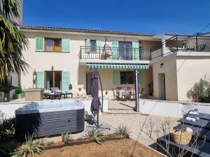 Holiday house Marea with jacuzzi