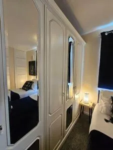 Warm Contractor-Friendly Home - Flamstead