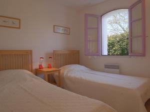 Maisons de vacances Maison recente a 200m de la cote sauvage, jardin, animaux acceptes - FR-1-418-67 : photos des chambres