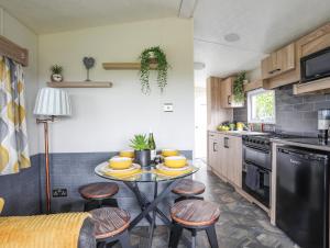 Caban Cwtch The Cosy Cabin