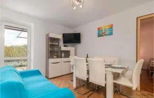 3 Bedroom Lovely Apartment In Dobrinj - 戈斯蒂加卡