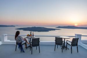 Sun Suite with Hot Tub and Caldera View room in Asma Suites