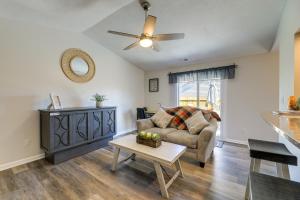 Updated Hubert Vacation Rental 5 Mi to Beaches!