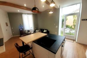 Classé 4 étoiles - Cybèle - Centre ville 2 Chambres, cour privative et Garage