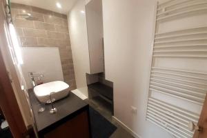 Classé 4 étoiles - Cybèle - Centre ville 2 Chambres, cour privative et Garage