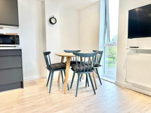 Coates House by Guestz