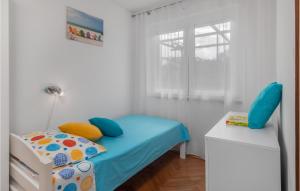 3 Bedroom Lovely Apartment In Dobrinj 