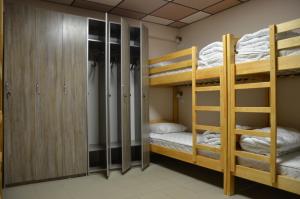 8-Bed Male Dormitory Room room in Hostel VShokoladi