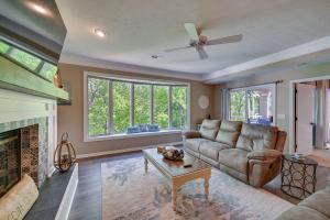 Lake Keowee Condo Resort Pools and Lake Access!