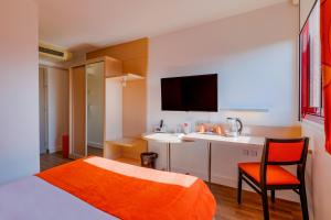 Hotels Hotel de l'Isle - L'Isle d'Abeau : photos des chambres