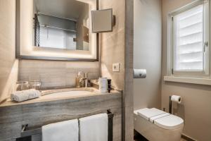 Superior Double Room with Sea View room in Villa Grey