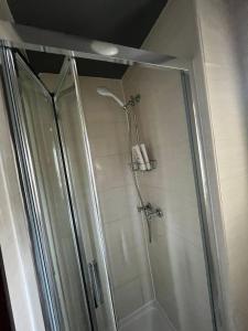 Upstairs Studio - Private kitchenette and Small en-suite