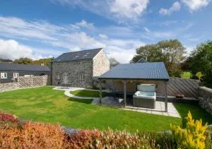 Onnen - Llanfihangel-geneuʼr-glyn