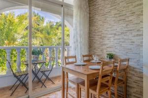 Casa en la playa con piscinas 11 A