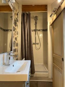 B&B / Chambres d'hotes Aux Belles Vacances - ADULTS ONLY : Chambre Double avec Salle de Bains Privative