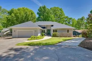 Anderson Home with Seasonal Beach and Boat Dock! - Allendale
