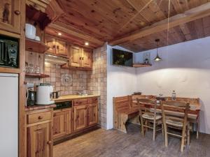 Appartements Appartement Val-d'Isere, 2 pieces, 4 personnes - FR-1-694-79 : photos des chambres