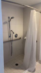 Walk to the Waves, 2 Full Bed Beach Studio Stay