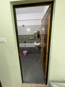 Servostay Fully Furnished 3 BHK with Parking in Prime Area - 2nd Floor