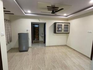 Servostay Fully Furnished 3 BHK with Parking in Prime Area - 2nd Floor