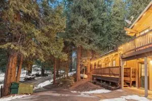 Corlieu Falls Cabin in Sugar Pine 8 miles from Yosemite with Gazebo, Hot tub a shack and Bar top - Fish Camp