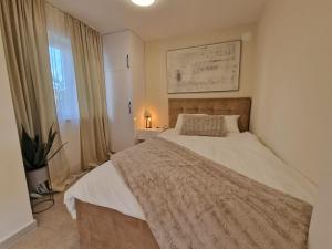 Studio Apartment Mare with private garden and jacuzzi