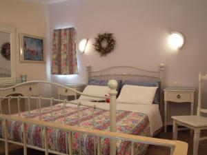 Apartment- Split Level  room in 9 Muses