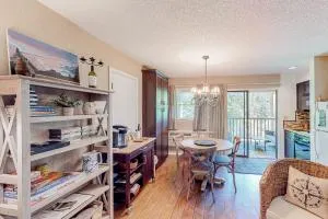 Apple Valley Treetop Villa - Mill Spring