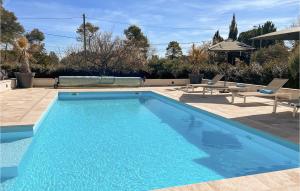 Maisons de vacances Amazing Home In St Maximin La Ste Baum With Outdoor Swimming Pool, Swimming Pool And 4 Bedrooms : photos des chambres