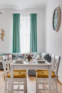 Old Town Luxurious Apartment