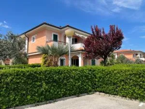 Villa I Giardini del Conero con ombrellone in spiaggia - Loreto