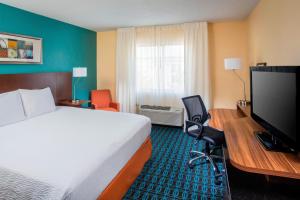 King Room room in Fairfield Inn & Suites Chicago Tinley Park