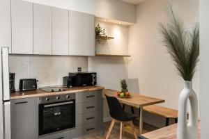 Lorenzo Mavili Suite