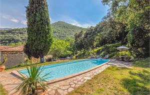 Maisons de vacances Nice Home In Taulis With Outdoor Swimming Pool, Wifi And 3 Bedrooms : photos des chambres