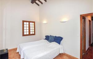 Maisons de vacances 3 Bedroom Nice Home In Taulis : Maison de Vacances 3 Chambres 