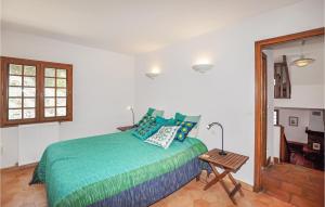 Maisons de vacances 3 Bedroom Nice Home In Taulis : photos des chambres