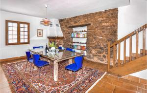 Maisons de vacances 3 Bedroom Nice Home In Taulis : photos des chambres