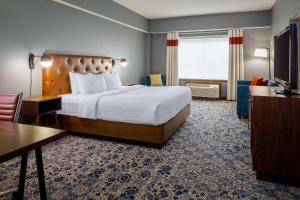 Suite, 2 Queen, Sofa bed room in Four Points by Sheraton Louisville Airport