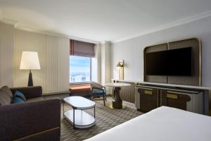 Guest Room, King bed room in JW Marriott Houston by the Galleria