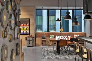 Hotels Moxy Lyon Airport : photos des chambres