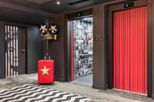 Hotels Moxy Lyon Airport : photos des chambres