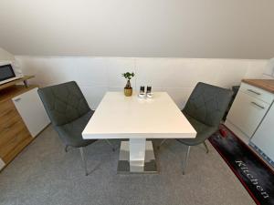 Jacky & Daniels Apartments Top 2