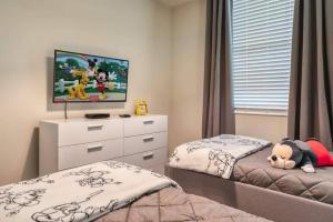 Lake View - 2 Bedrooms 2 Baths Condo 206