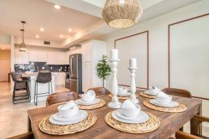 Lake View - 2 Bedrooms 2 Baths Condo 206