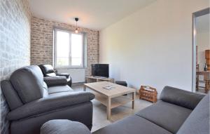 4 Bedroom Cozy Home In Montsenelle