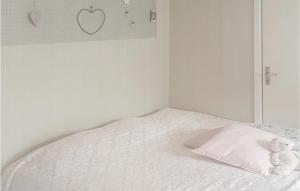 4 Bedroom Beautiful Home In Mörlunda