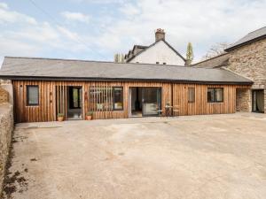 1 Caddaford Barns