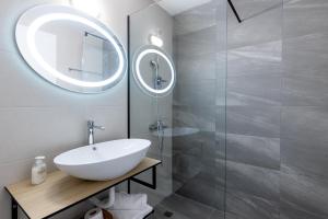 Pagani Blue - Luxury Maisonette I1