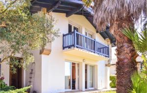 Maisons de vacances 3 Bedroom Lovely Home In Hendaye : photos des chambres